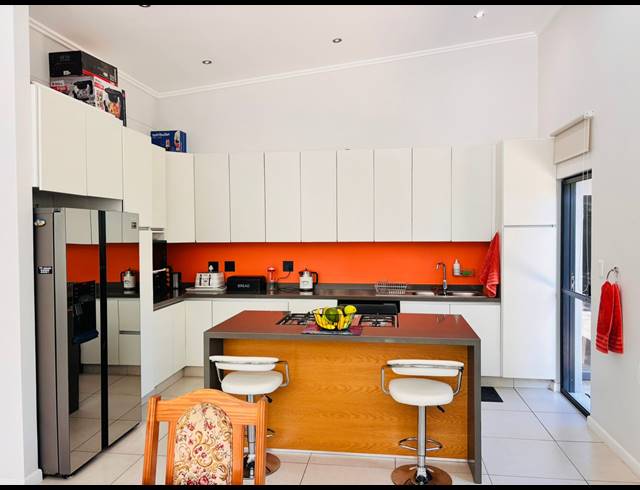 4 BEDROOM HOUSE FOR SALE IN PALM LAKES ESTATE